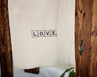 Tote bag brodé "LOVE" | Sac fourre tout personnalisé