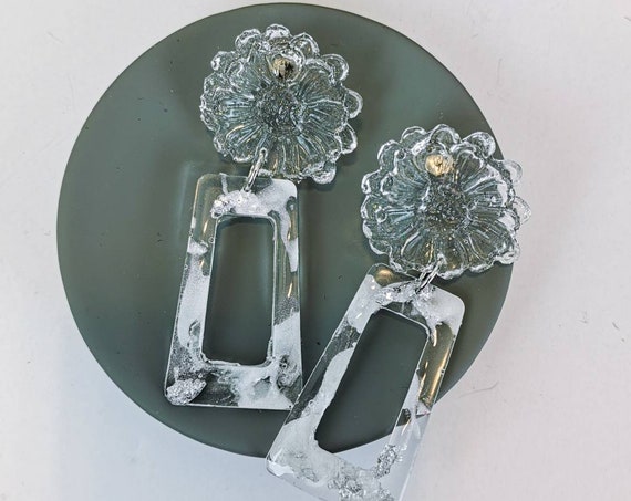 flower stud and a rectangle drop resin earrings