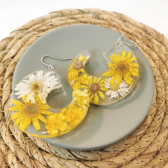 Real flower in resin drop earrings