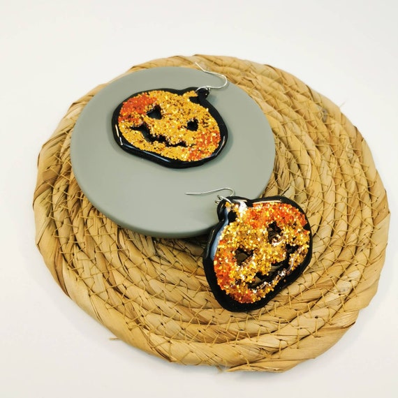 Glittery pumpkin earrings for Halloween