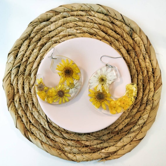 Real flower in resin drop earrings