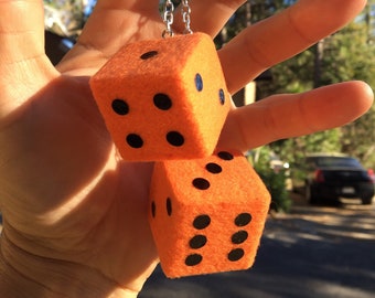 Dadi pelosi arancioni con puntini neri e catena o cordino