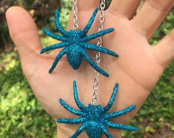 Blauwe glitterspin spiegelhangers! Nieuw product Auto of vrachtwagen Handgemaakt in de VS Achteruitkijkspiegel Glitter Spider Charm Halloween Mirror Charm