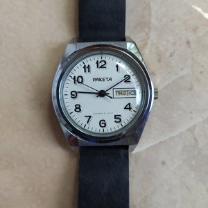 Vintage watch, brand Raketa Day/Data mechanical mens, working condition made in USSR 1980s