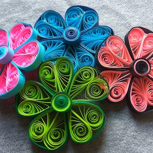 Conjunto de 12 flores de quilling de papel feito à mão (mistura de cores) Original DIY Flower Craft Paper Handmade Gift