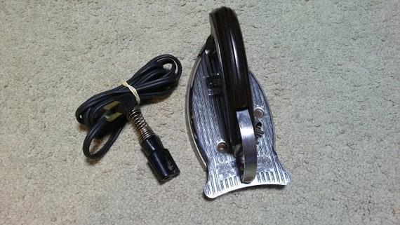 vintage K M GAD-A-BOUT Travel Iron 1940s folding iron # 17-500** Knapp Monarch co