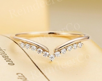 Vintage Round Diamond Curved Wedding Band, 14K Yellow Gold Promise Ring, Delicate Chevron Stacking Ring, Unique Moissanite Anniversary Ring