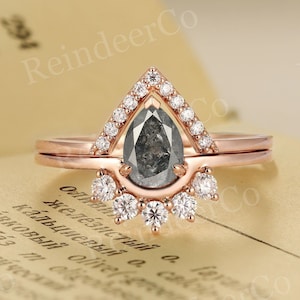 Vintage Pear Salt and Pepper Diamond Engagement Ring Set, Rose Gold Bridal Ring Set, Round Moissanite / Diamond Ring Set, Anniversary Ring