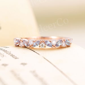 Unieke trouwring marquise alexandriet, moissaniet clusterband, roségouden ring, vintage trouwring, bijpassende stapelband, jubileumband