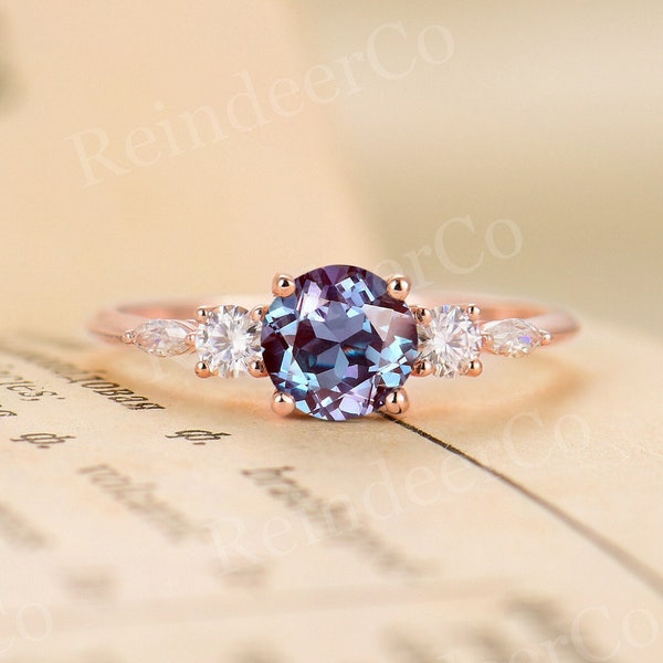Alexandrit Verlobungsring | Rund geschnittener Roségold-Ehering | Diamant / Moissanit Ring | Krappenset Ehering | Vintage Jubiläumsring