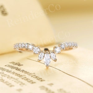 Alianza de boda curva de oro amarillo con corte marquesa / Anillo a juego vintage de moissanita y diamantes / Anillo de promesa apilable de media eternidad / Anillo de aniversario