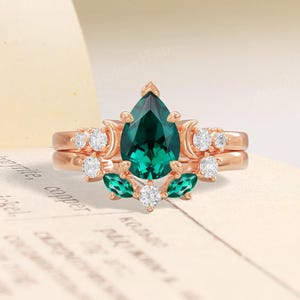 Unique Pear Emerald Engagement Ring Set,Moon Wedding Ring Set,14K Rose Gold Ring,Nature Inspired Leaf Wedding Band,Art Deco Bridal Ring Set