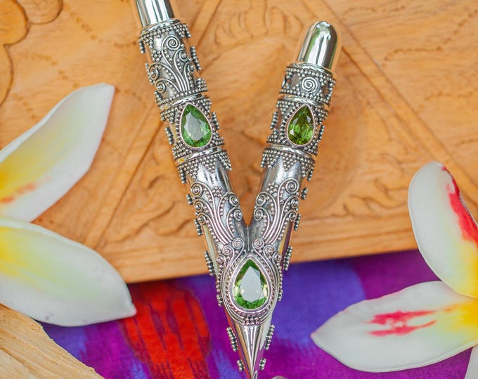 Green Peridot High Purity Silver Kuripe, Exclusive Handcrafted Premium Pipe, Unique Balinese Ornament, Collectible Rapé Applicator