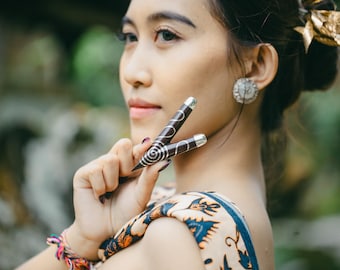 Handcrafted Tamarind Wood Kuripe Pipe with Spiral line Balinese Pure Silver