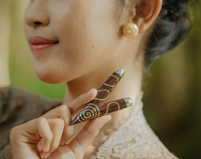 Tamarind Wood Spiral Silver Line Kuripe – Handcrafted Pipe with 99% Silver Inlay, Exclusive Balinese Design