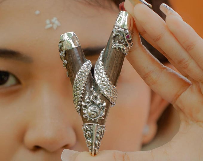 Silver Dragon Kuripe Pipe – Handcrafted Tamarind Wood with 99% Pure Silver Ornament and Garnet, Balinese Collectible