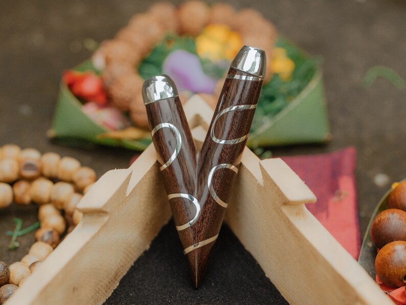 Handcrafted kuripe pipe by Dewata Studio