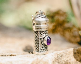 Premium pure Silver Rapé Bottle Pendant Exclusive Tobacco Keeper, Decorated with Amethyst