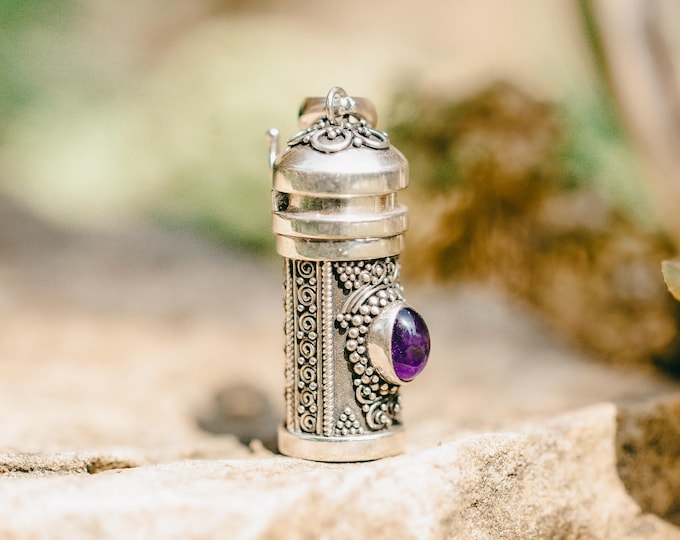 Premium pure Silver Rapé Bottle Pendant Exclusive Tobacco Keeper, Decorated with Amethyst