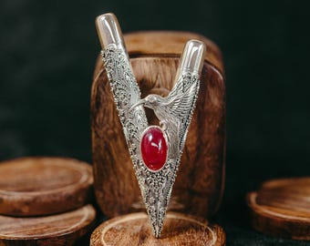 Exclusive  hummingbird Kuripe 99% high purity silver and tamarind wood with Ruby and Diamond collectible ceremonial piece
