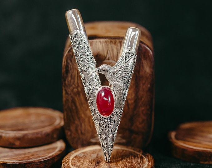 Exclusive  hummingbird Kuripe 99% high purity silver and tamarind wood with Ruby and Diamond collectible ceremonial piece