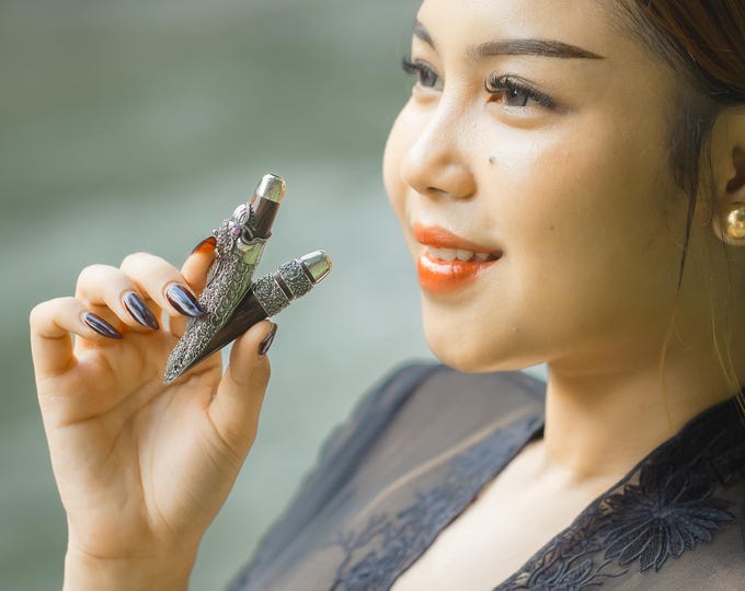 Exclusive Balinese Dragon Kuripe Pipe – Tamarind Wood & Ruby Stone – Handcrafted from Pure Silver