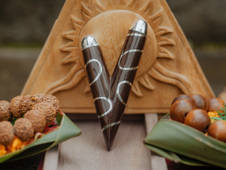 Ceremonial kuripe pipe by Dewata Studio