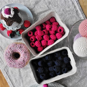 30 Stück in Box, Himbeeren, Brombeeren, gehäkelte Früchte, Amigurumi, Rollenspiel-Essen, für Kinderküche, Montessori-Spielzeug, Miniatur-Essen