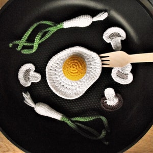 crochet fried egg, cotton play food, stuffed yarn toy, amigurumi kitchen accessories, pretend food, handmade soft toy, montessori toys