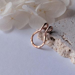 Brede, gehamerde nep-septumring • Neusring • Keuze van oppervlak en materiaal • Septumklem • Neusklem