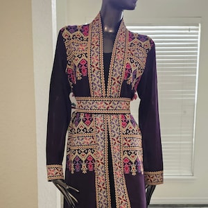 Palestinian Jordanian Embroidered Purple Chiffon abaya Thobe Kaftan, Bisht with Golden beautiful tatreez on front and back (Comes with belt)