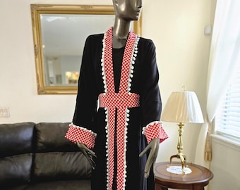 Embroidered Shemagh Abaya – Palestinian Tatreez Kaftan Dress with Belt