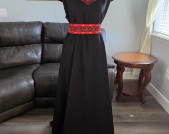 Vestido Thobe Tatreez moderno de manga corta, estilo jordano palestino.