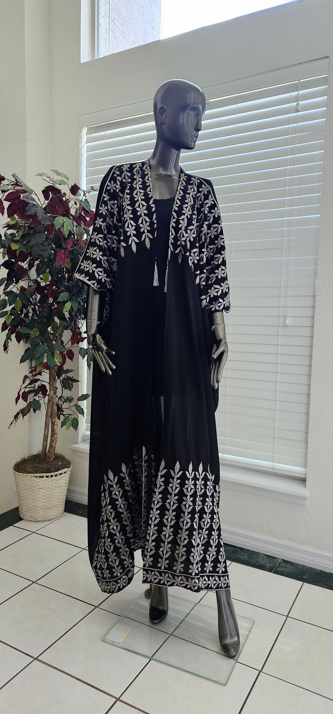 Dalya Grey Tatreez Abaya/Bisht – Handmade Embroidery & Lace