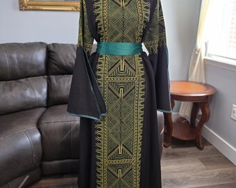 Embroidered / Tatreez Black and Green Jordanian Palestinian Thobe Dress Kaftan Abaya with satin belt.