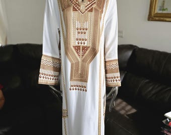 Elegant Embroidered / Tatreez White and Gold Jordanian Palestinian Thobe Dress Kaftan Abaya with strass.