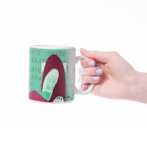 Green red Skate mug to personalise for a skater or skating coach or skate Christmas gift or skateboard birthday gift