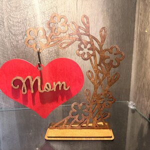 Hanging Heart sign, Mom, Mother, Mamma, Mum, Madre, Gift for Mom, Mothers Day