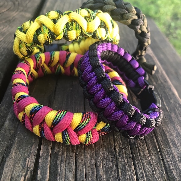 Pulsera de paracord personalizada