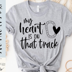 Racing SVG design - Il mio cuore è su quella pista SVG per Cricut - Maglietta Race Mama SVG - File di taglio - eps png dxf svg - Download digitale
