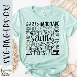 Puede incluir: Una camiseta de color verde azulado claro con la palabra "Costura" y términos relacionados en negro, incluyendo "Dardo", "Aguja", "Hilo" y "Puntadas". La camiseta también presenta un gráfico de máquina de coser.