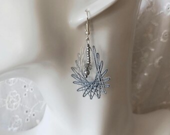 Silber Tropfen - Handgemachte tropfenförmige String-Art Ohrringe in Grau mit Farbverlauf