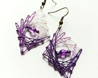Magical Violet Earrings - Handmade string-art drop earrings made of yarn in a purple gradient, unique jewelry for you