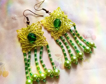 Square Greening Earring - Handmade green string-style earrings made of yarn with beads, unique piece, lightweight statement jewelry, green vibe