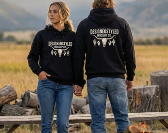 Mockup do moletom com capuz Gildan 18500 preto, vista frontal e traseira, estilo rancho do oeste americano com fogueira, moletom para casal.