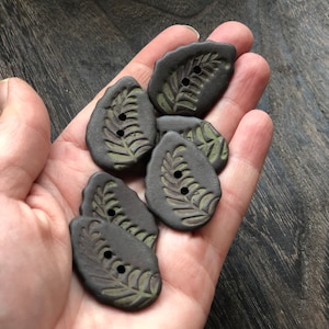 Evergreen Artisan Toggle Buttons-Keramikknopf-Stricksachen-Waschbare Knöpfe-Knopfschmuck-Schmuckzubehör-Schwarze Knöpfe