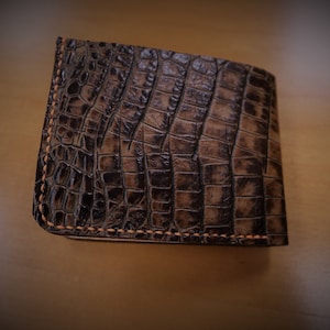 Cartera plegable de cocodrilo