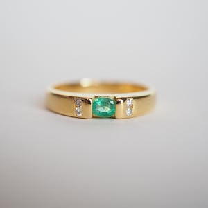 14K/ 18K Solid Gold Brushed Texture High Fashion Emerald & Diamond Vintage Band Ring, May Birthstone, Anniversary