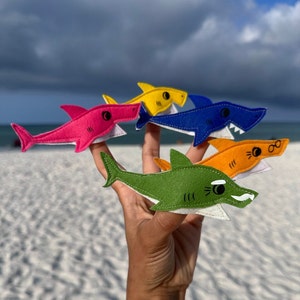 Marionnettes à doigts de requin, jouets pour bébés requins, famille en feutre de requin, créatures marines, cadeau Montessori pour bébé image 7