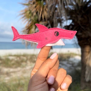 Marionnettes à doigts de requin, jouets pour bébés requins, famille en feutre de requin, créatures marines, cadeau Montessori pour bébé image 3